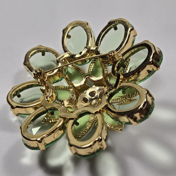 Gold Tone Trim Light Green Floral Glass Crystal Brooch - Picture 6 of 16
